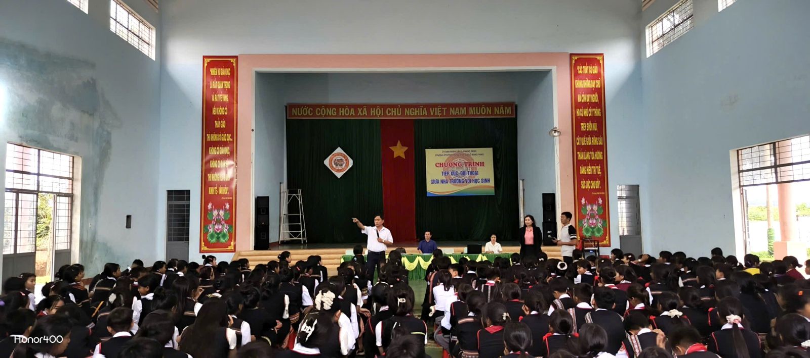 TRƯỜNG PHỔ THÔNG DÂN TỘC NỘI TRÚ THCS MANG YANG TỔ CHỨC TIẾP XÚC, ĐỐI THOẠI VỚI HỌC SINH ĐẦU NĂM …