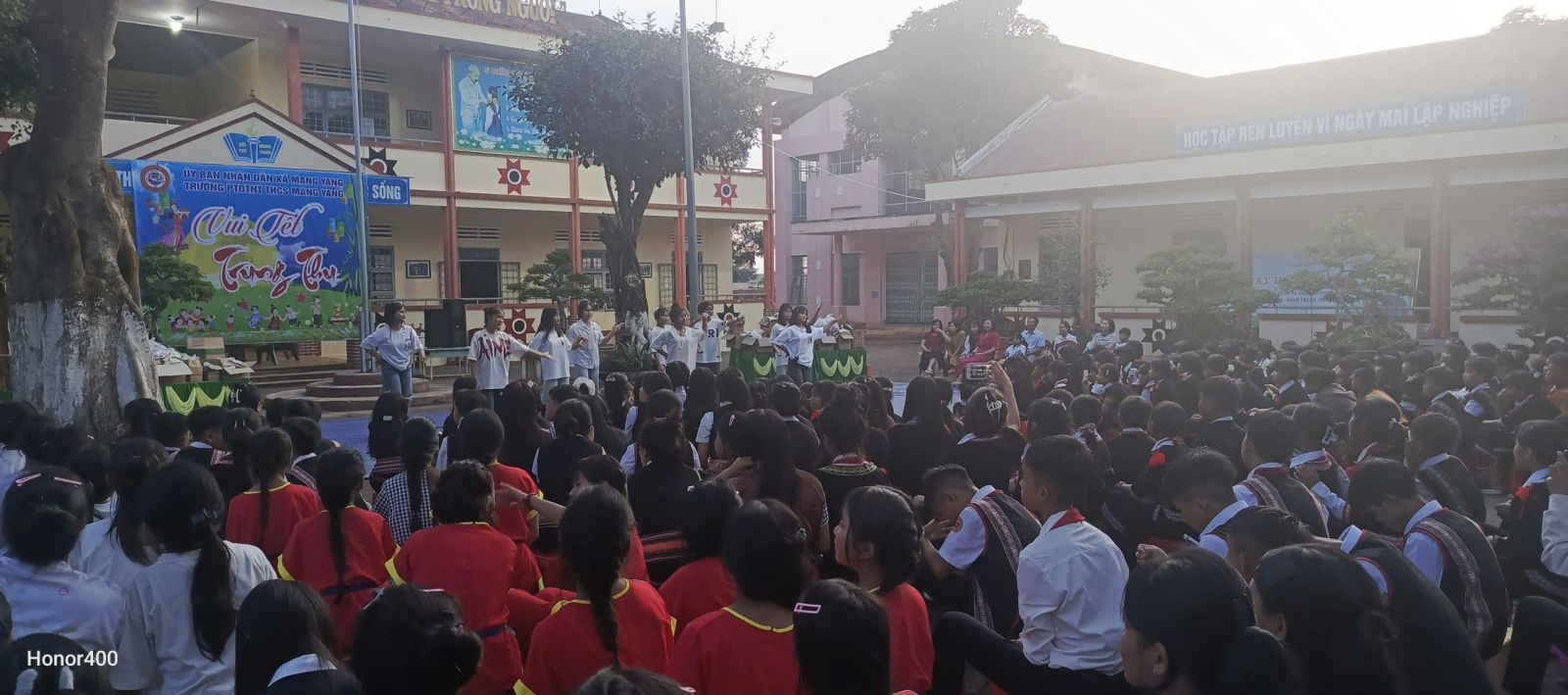 VUI TẾT TRUNG THU 2025 – SẮC MÀU ĐOÀN VIÊN TRONG NGÔI NHÀ CHUNG TRƯỜNG PHỔ THÔNG DÂN TỘC NỘI TRÚ …