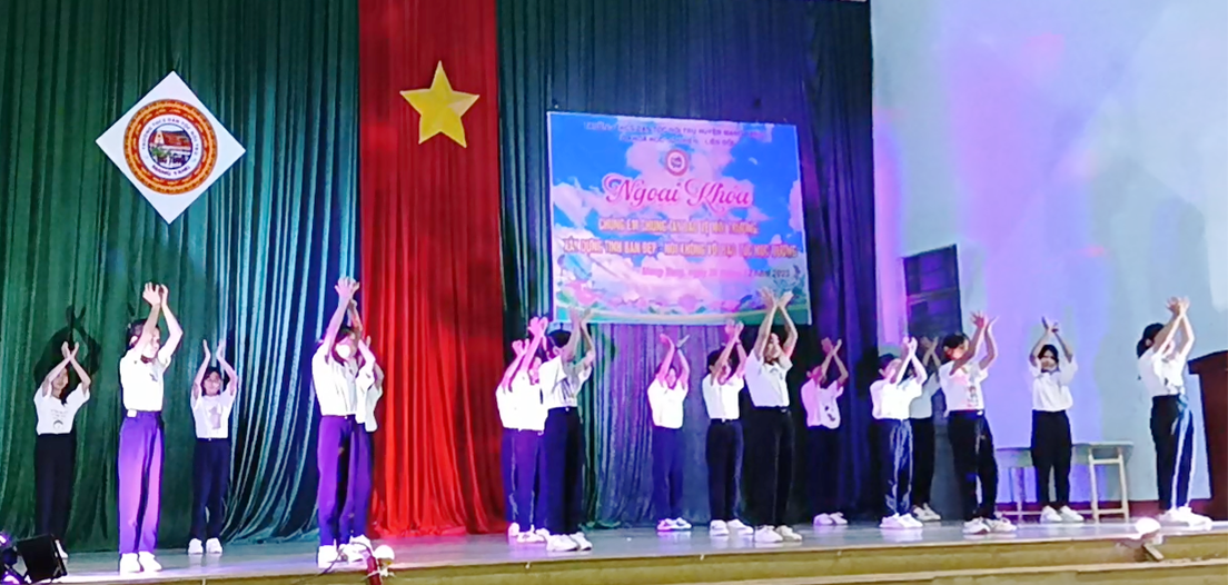 Ngoại khóa chủ đề “Chúng em chung tay bảo vệ môi trường”; “Xây dựng tình bạn đẹp, nói không với bạo …